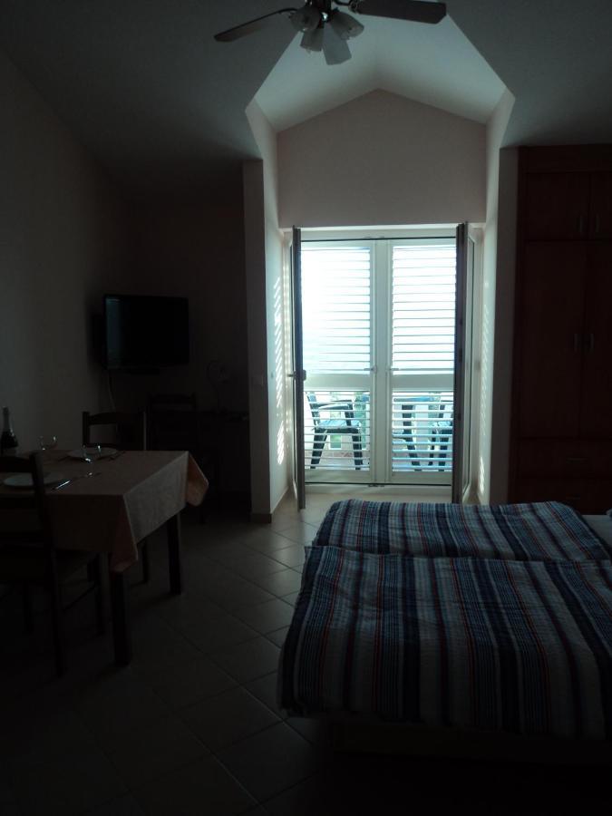 Apartments Delfini Sveti Filip i Jakov Extérieur photo
