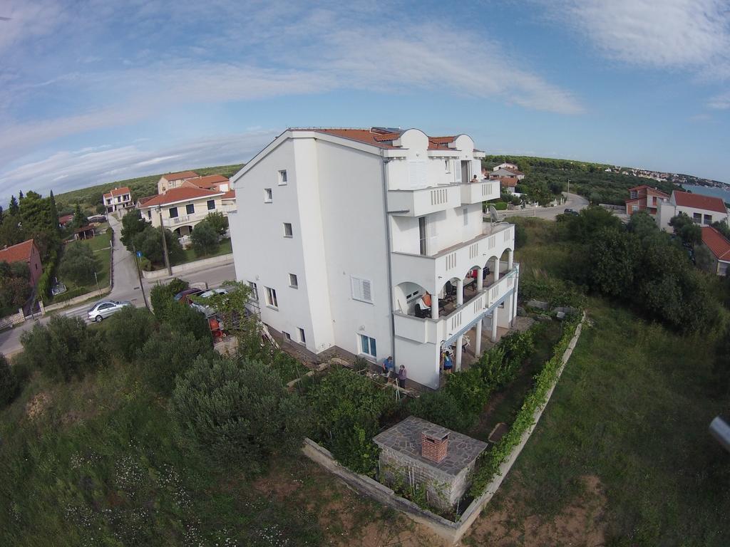 Apartments Delfini Sveti Filip i Jakov Extérieur photo