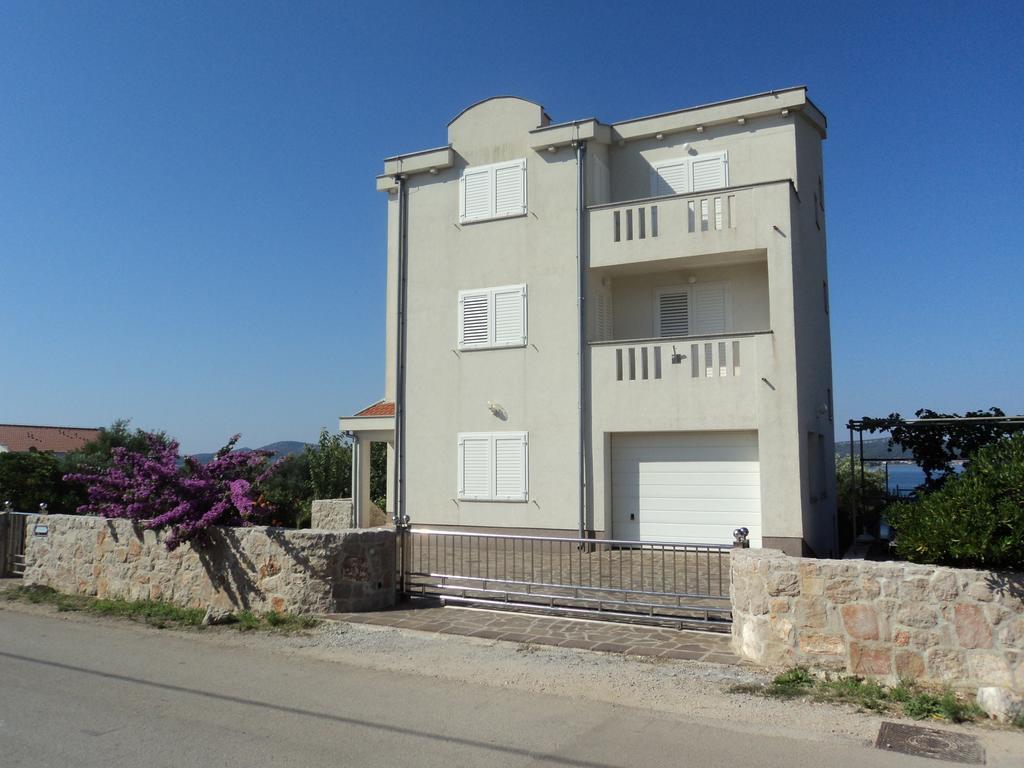 Apartments Delfini Sveti Filip i Jakov Extérieur photo